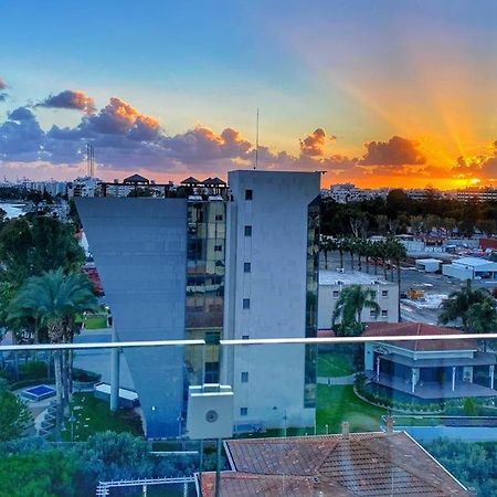 The White Pearl Suite - Beach Front City Centre With Sea View. Limassol Kültér fotó